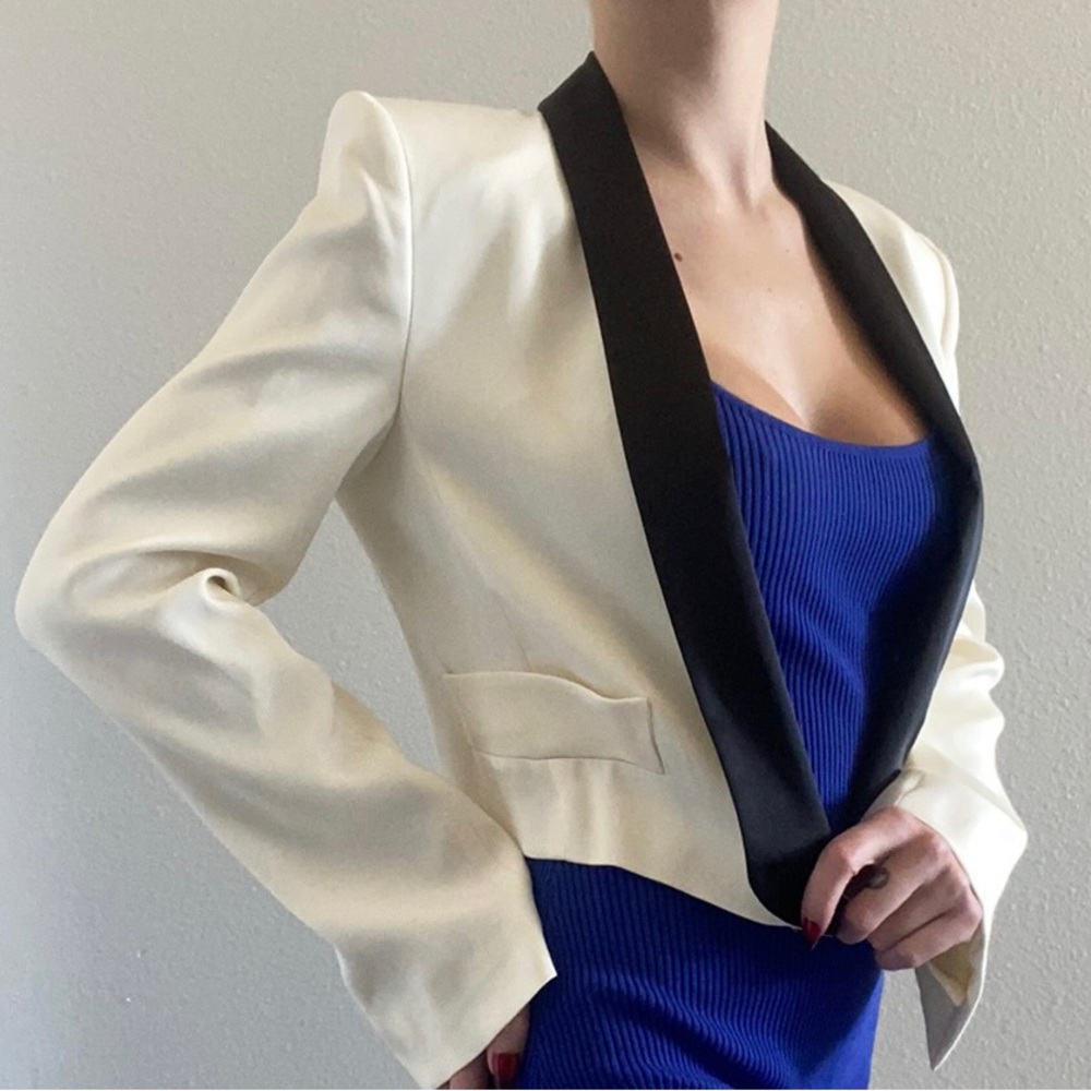 Zara blazer XS cream color with black collar